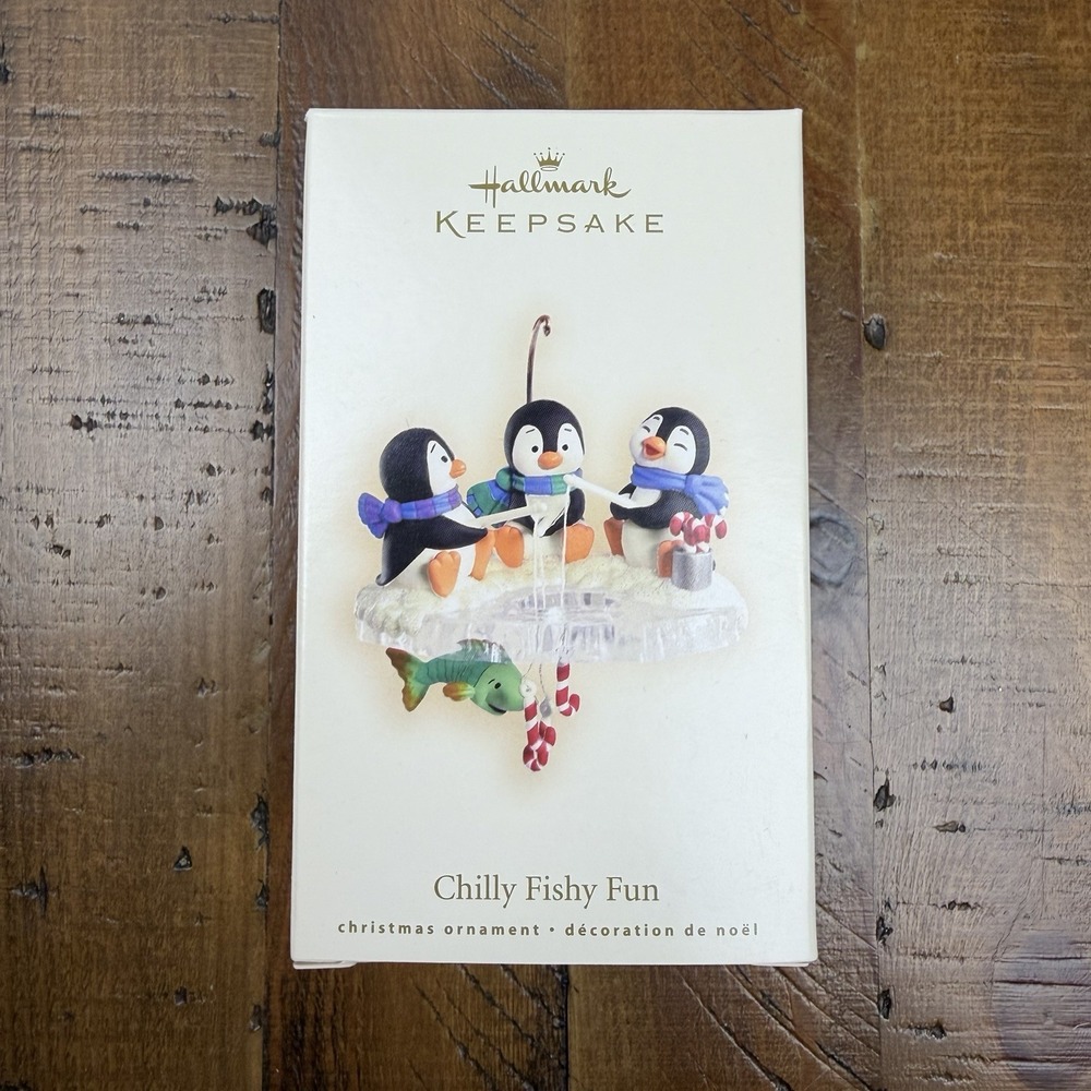 2007 Hallmark Keepsake Chilly Fishy Fun Penguins Christmas Ornament